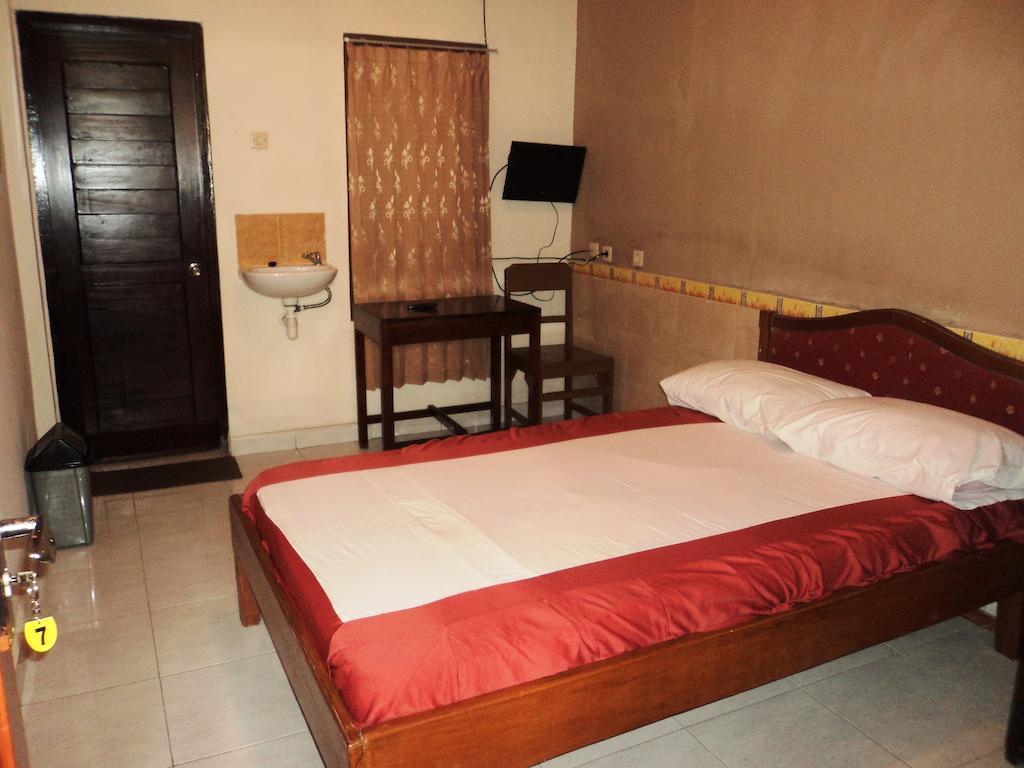 Hotel Sentral Pabean Buleleng Habitación foto