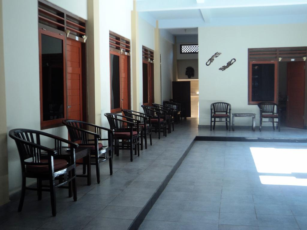 Hotel Sentral Pabean Buleleng Habitación foto