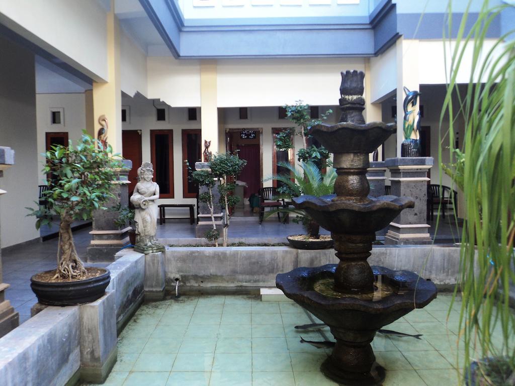Hotel Sentral Pabean Buleleng Habitación foto