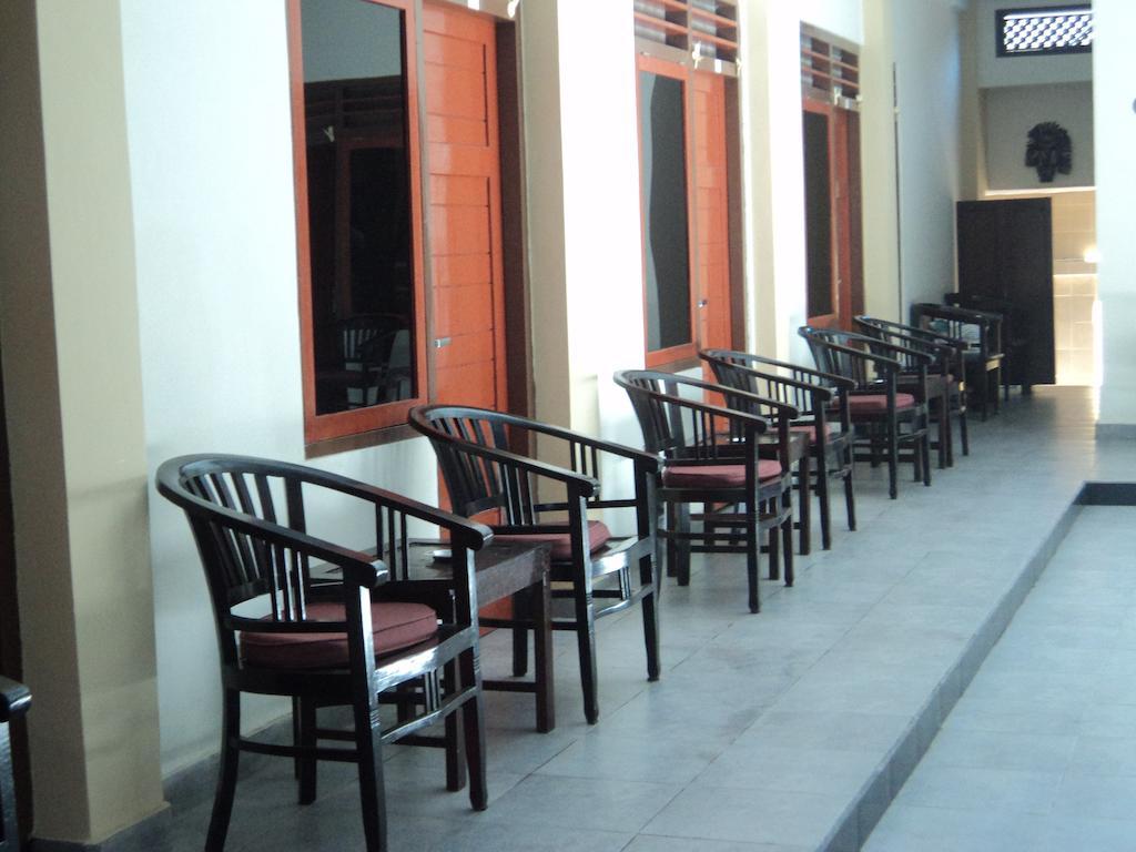 Hotel Sentral Pabean Buleleng Habitación foto