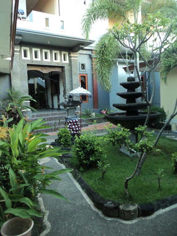 Hotel Sentral Pabean Buleleng Habitación foto