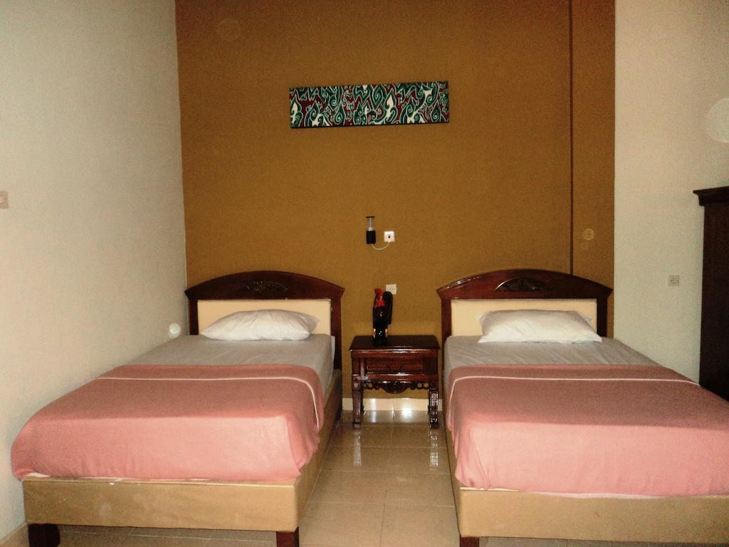 Hotel Sentral Pabean Buleleng Habitación foto