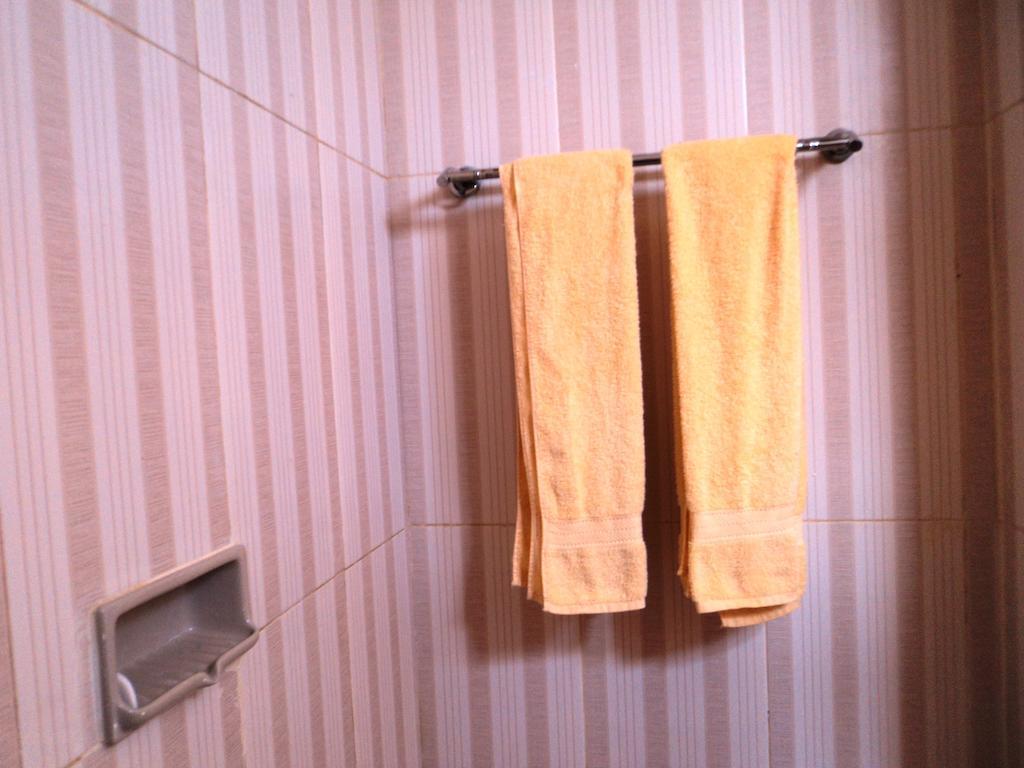 Hotel Sentral Pabean Buleleng Habitación foto