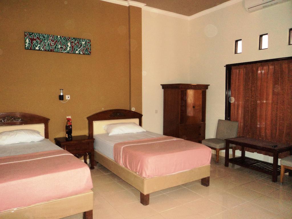 Hotel Sentral Pabean Buleleng Habitación foto
